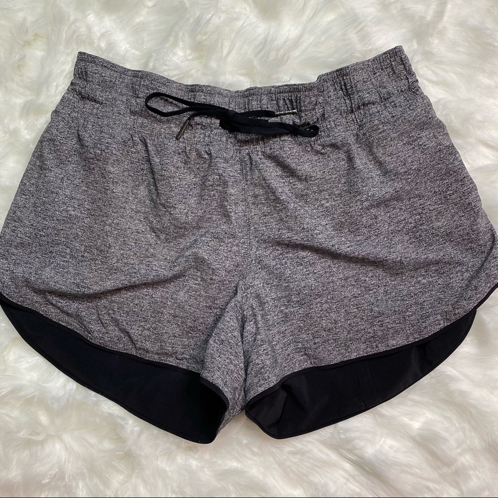 Lululemon Choose A Side Short Reversible 3” Black and Gray size 10